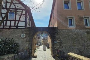 Fußweg Eingang zur Stadt Weikersheim